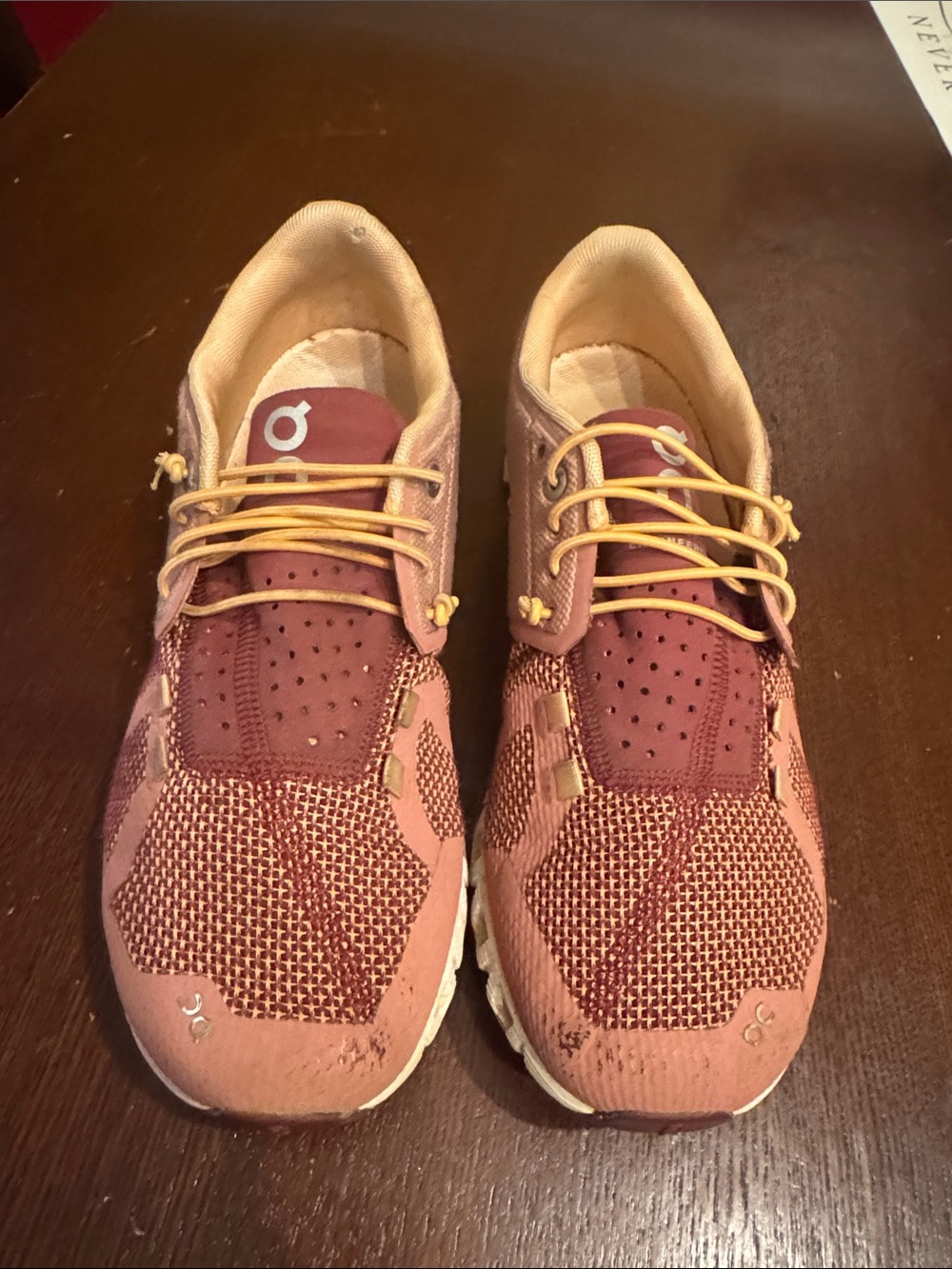 On Running women's sneakers in mulberry and cream W 7.5